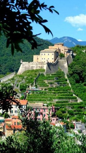 Guardando il Castello, Finale Ligure